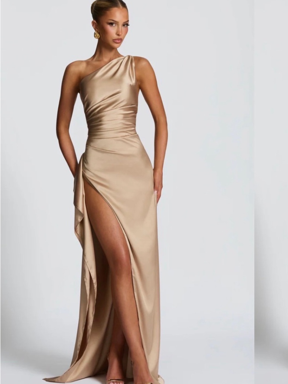**SOLD ON DEPOP** One-Shoulder Satin Evening Gown in Gold